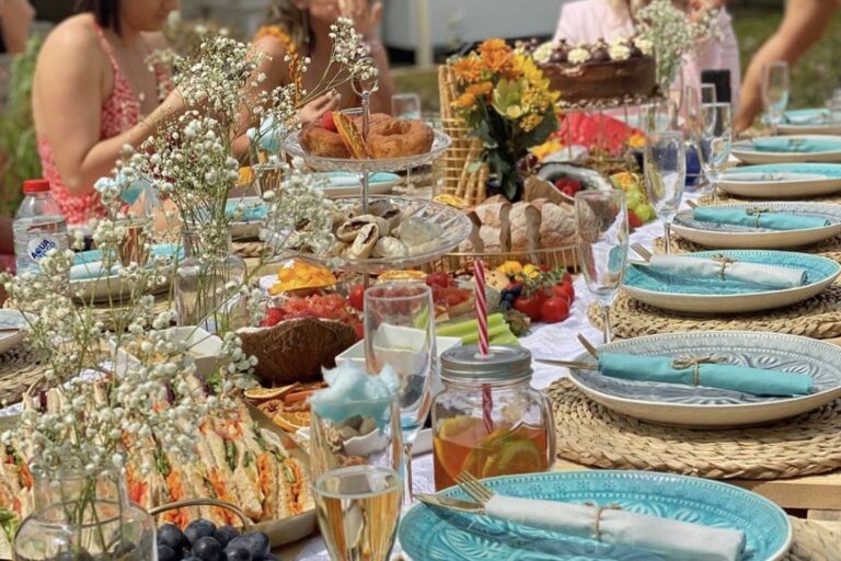 hens long table picnic